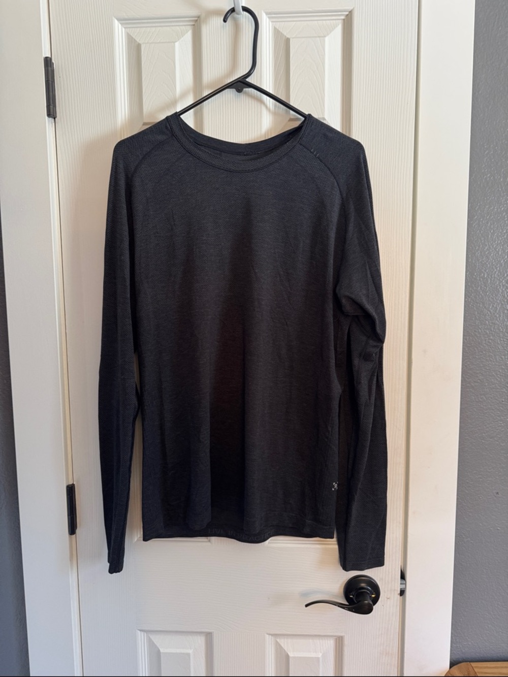 Men’s lululemon warpstream base layer long sleeve “Live in Practice” size M